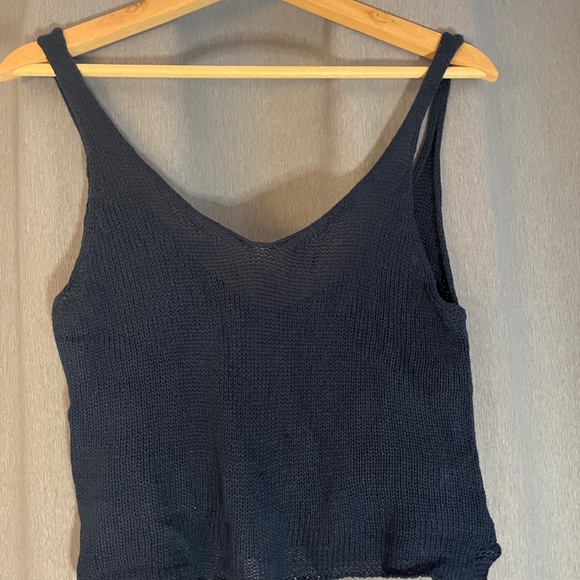 The Hanger - Knit cropped v-neck top - Picture 2 of 5